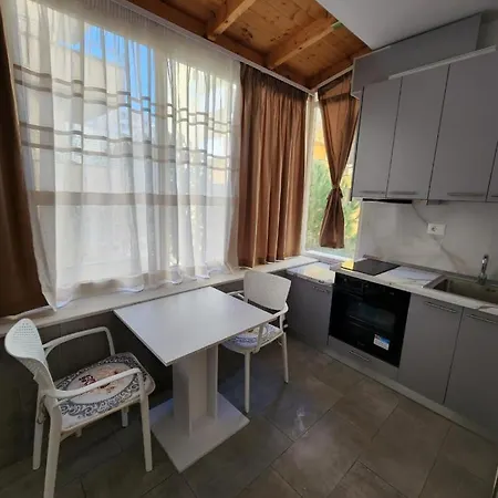 Shkembi I Kavajes 公寓